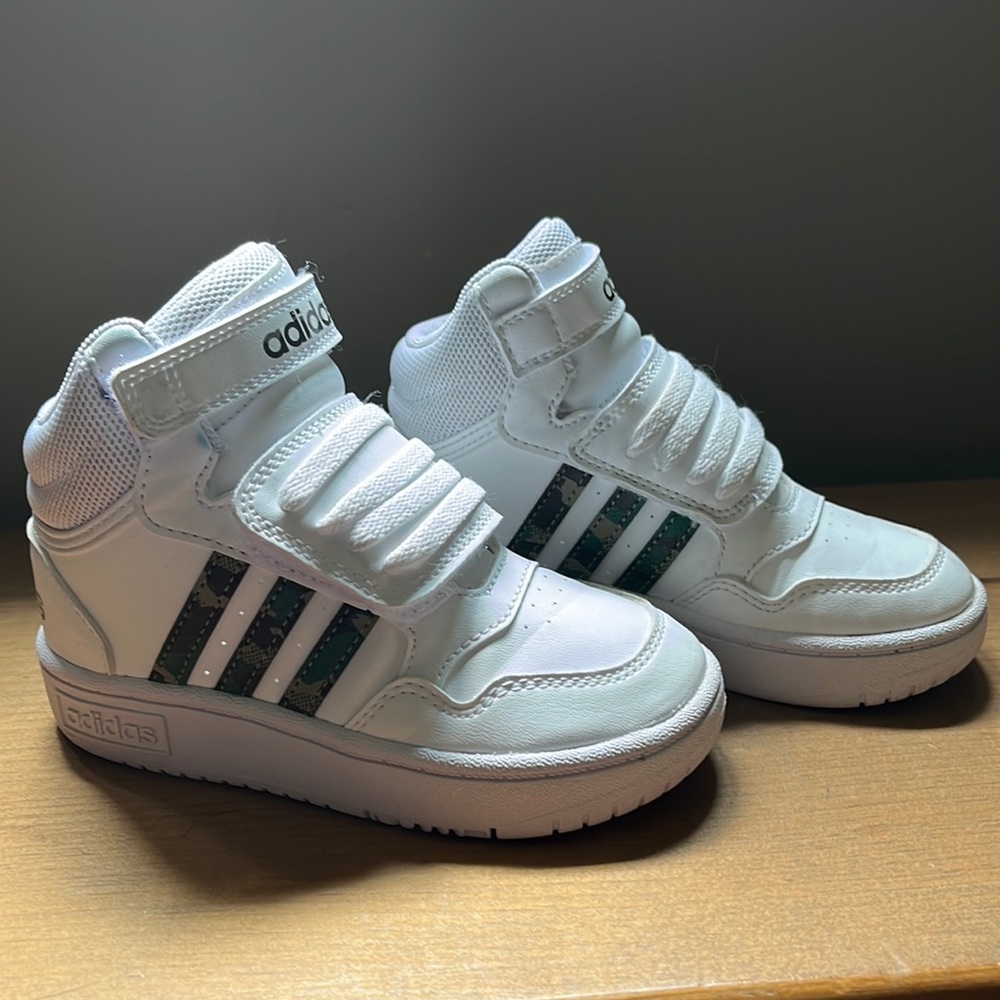 Boys Size 9 Adidas Hightop Sneakers